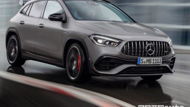 Vista anteriore Mercedes-AMG GLA 45 S 4MATIC + in curva