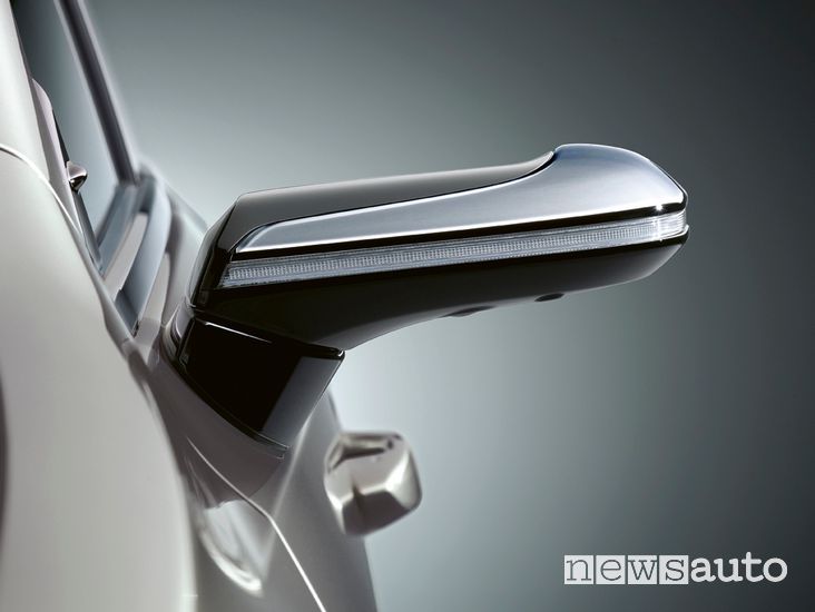 specchietti virtuali telecamera Lexus ES 300h