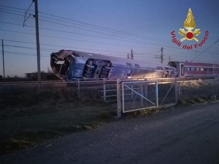 incidente deragliamento treno Frecciarossa Milano-Salerno