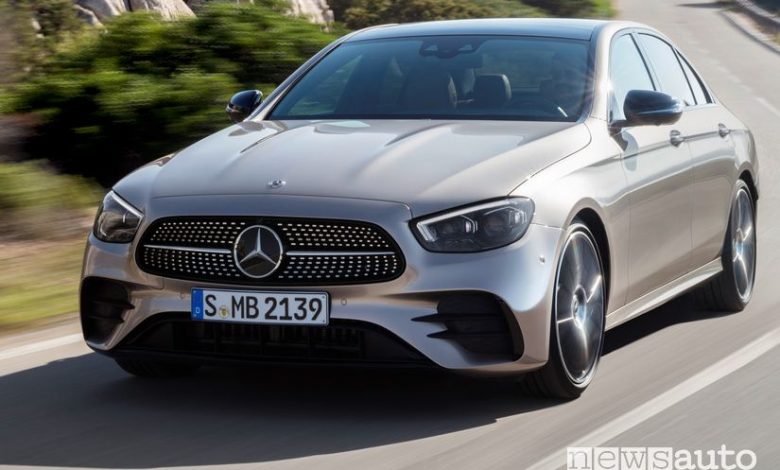 Vista anteriore Mercedes-Benz Classe E 2020 AMG Line in strada