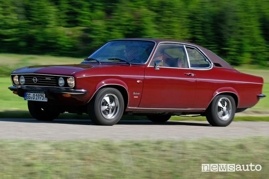 Vista di profilo Opel Manta Berlinetta