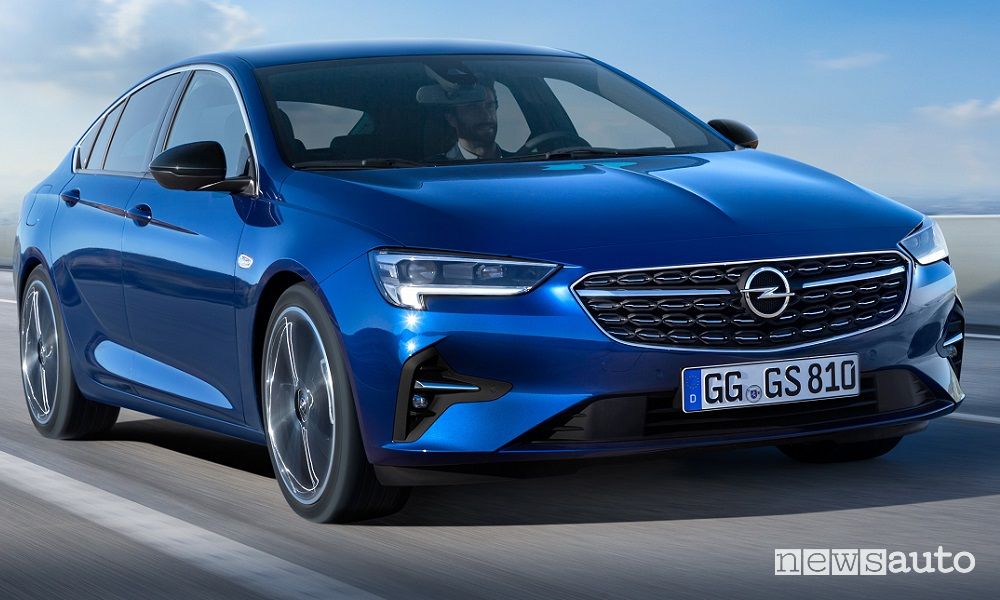 Opel Insignia, prezzi gamma e allestimenti