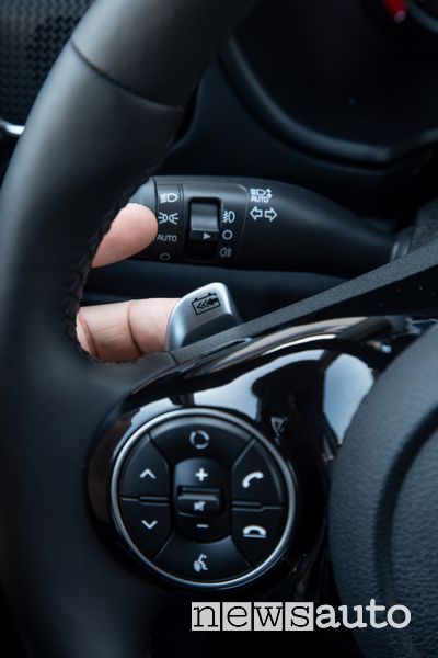 Levetta frenata rigenerativa volante Kia e-Soul elettrica EV