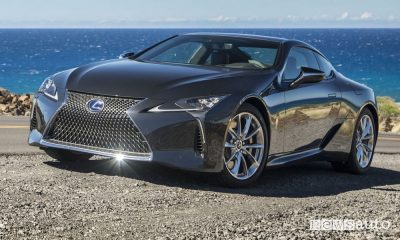 Vista di profilo Lexus LC 500h