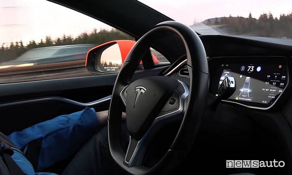 Autopilot in azione su una Tesla