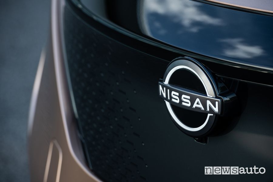 Logo Nissan rinnovato sul crossover elettrico Ariya