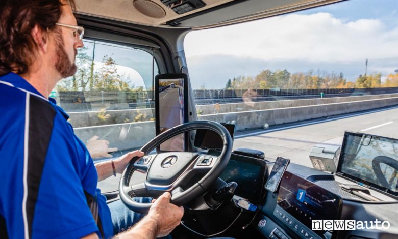 Autista alla guida di un camion
