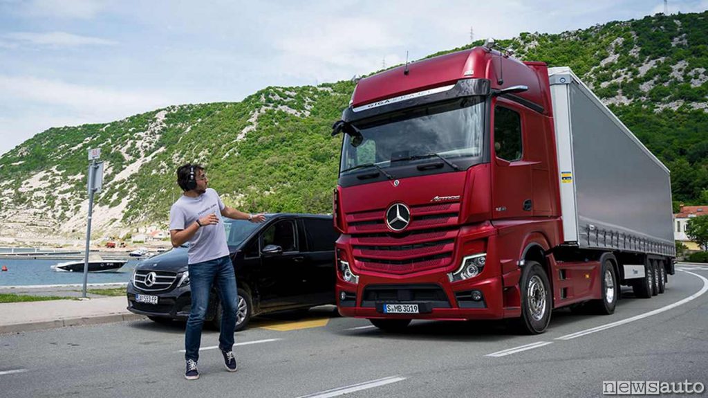 Circolazione di camion (Actros) in Croazia dove sono in vigore divieti ad agosto