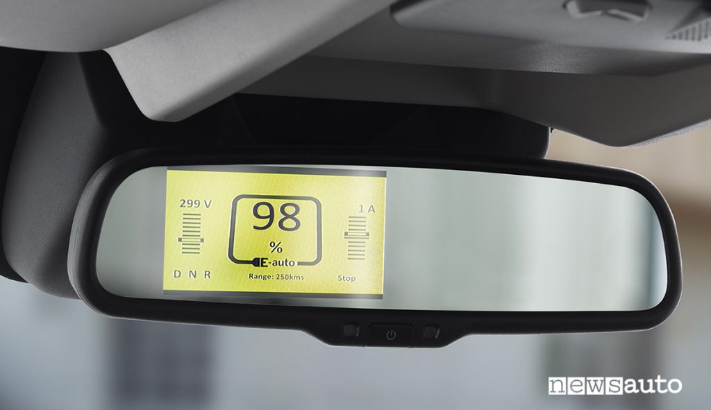 Specchietto retrovisore interno con display integrato del Nuovo PEUGEOT e-Boxer