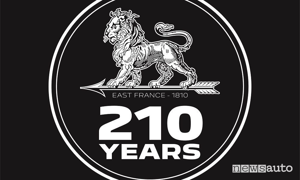 Peugeot 210 anni, nuovo logo e prodotti celebrativi