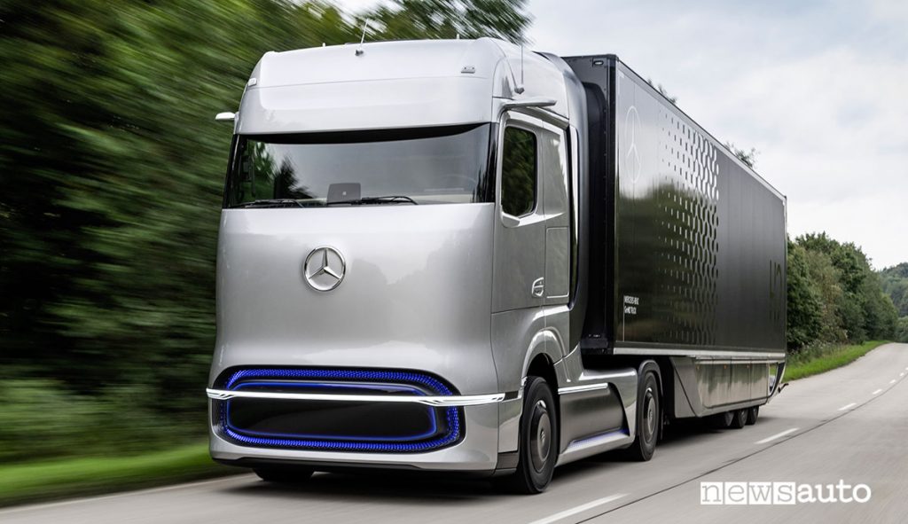 Mercedes-Benz GenH2 Truck camion a idrogeno su strada