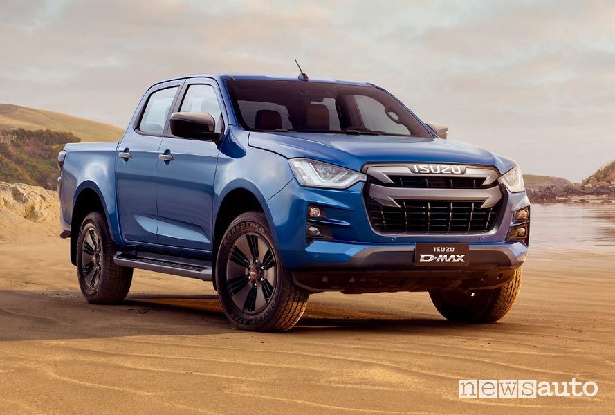 Vista di profilo Isuzu D-Max N60 nel deserto