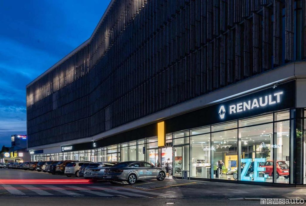 Chi compra le auto a settembre 2021, concessionaria Renault
