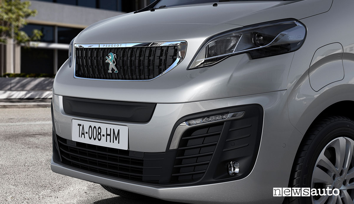 Nuovo Peugeot e-Expert Combi monovolume elettrico