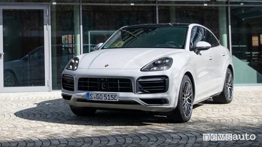 Area C Milano auto ibride ed elettriche accesso Porsche Cayenne E-Hybrid PHEV