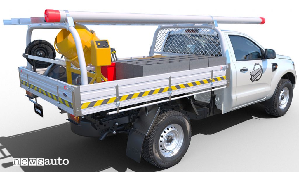 Ford Ranger chassis cab in allestimento cassonato per trasportare attrezzature extra (camioncino)