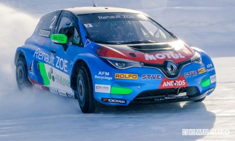 Renault Zoe Glace di traverso sul ghiaccio nell'e-Trofeo Andros