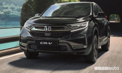 Vista anteriore Honda CR-V e:HEV Sport Line su strada