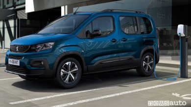 Peugeot e-Rifter elettrico in ricarica