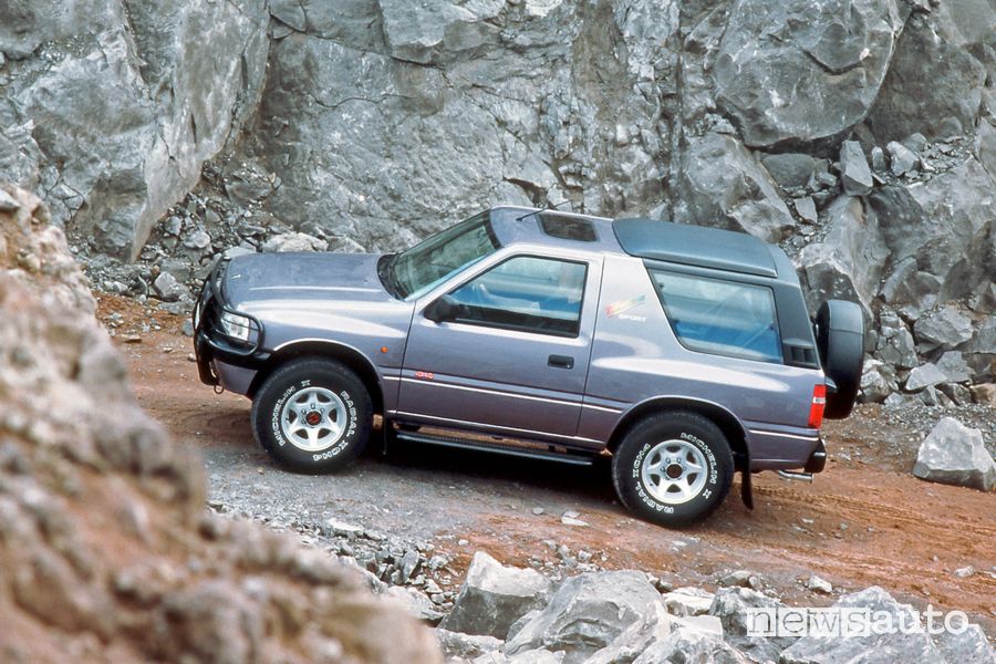 Vista di profilo Opel Frontera Sport 1991-1995