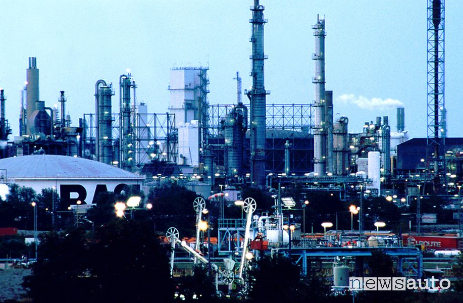 Fabbrica BASF 10 km² una delle fabbriche più grandi al mondo