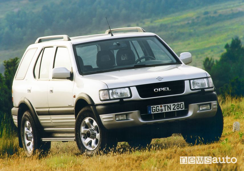 Vista di profilo Opel Frontera B (1999)