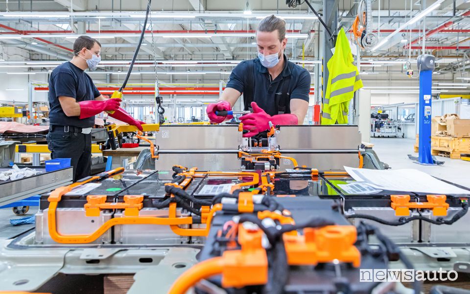Problemi batterie auto elettriche, manutenzione nel centro Opel
