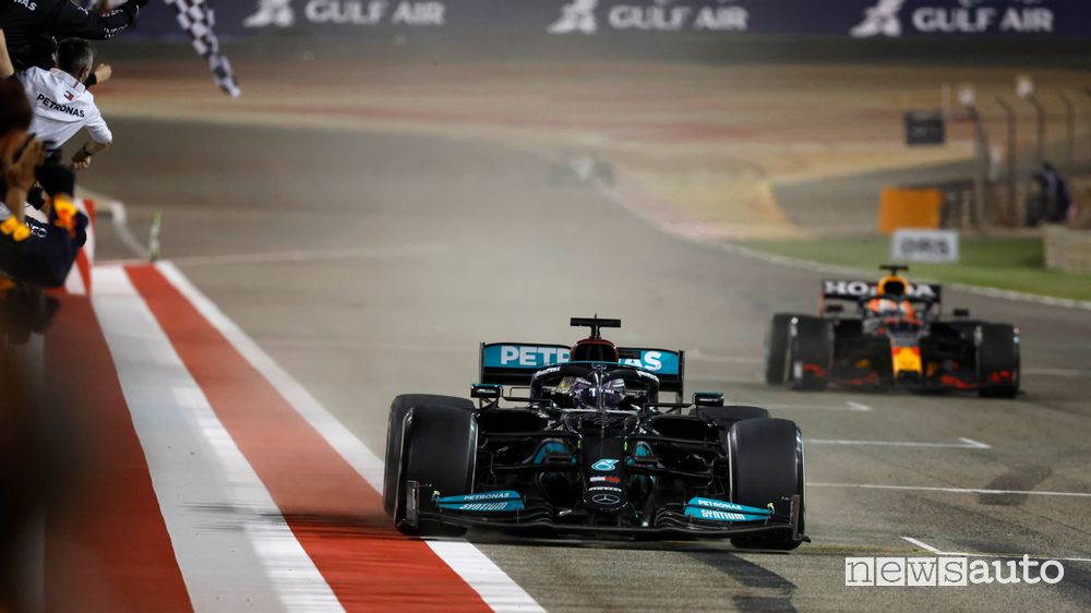 F1 Gp Bahrain, vittoria per Hamilton e la Mercedes