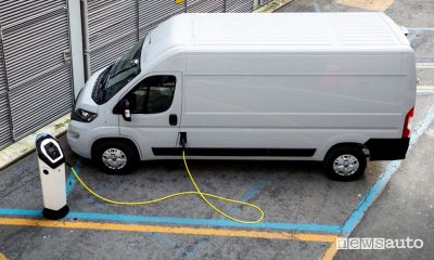 Fiat e-Ducato furgone elettrico in ricarica