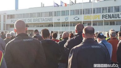 Protesta lavoratori Renault, manager sotto "sequestro" a Caudan