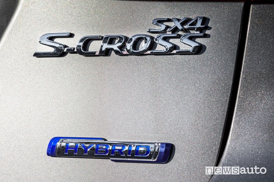 Logo portellone posteriore Suzuki S-Cross Hybrid