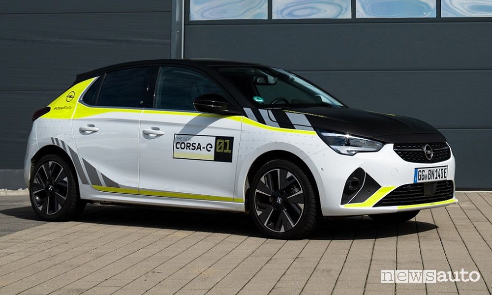 Auto elettrica wrappata, l'Opel Corsa-e con livrea da rally