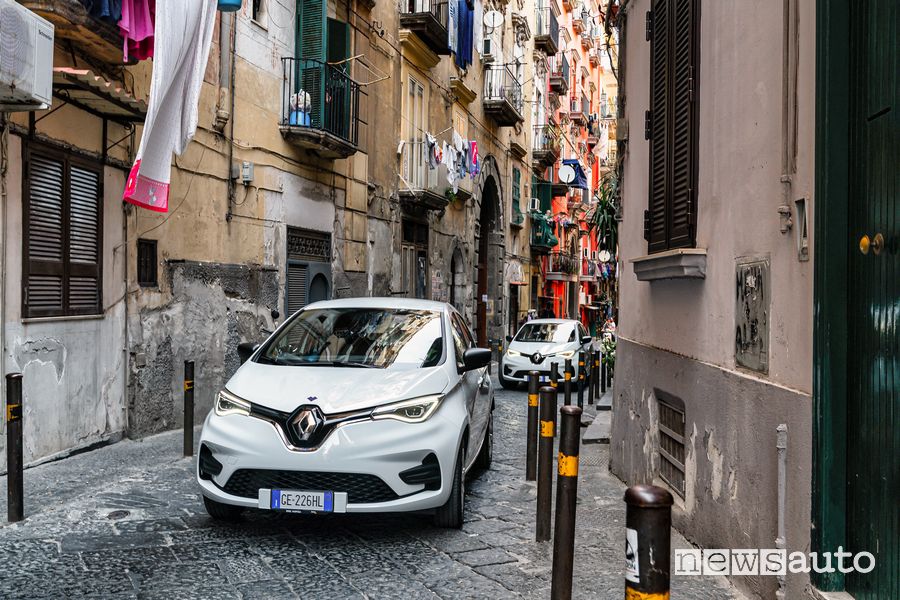Renault Zoe E-Tech Electric car-sharing Amicar a Napoli nei Quartieri