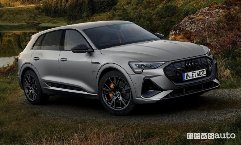 Vista di profilo Audi e-tron S line black edition