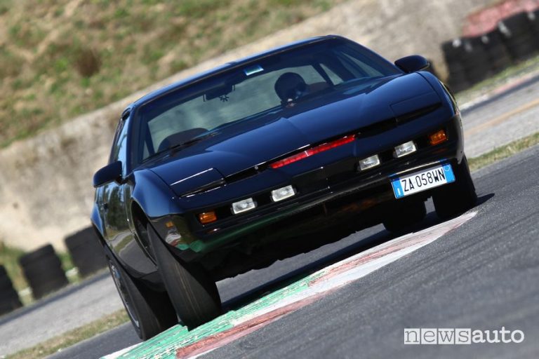 Kitt Supercar, caratteristiche dell'auto nel telefilm di Michael Knight