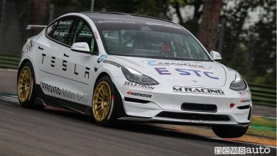 Tesla Model 3 da corsa E-STC Series in pista ad Imola