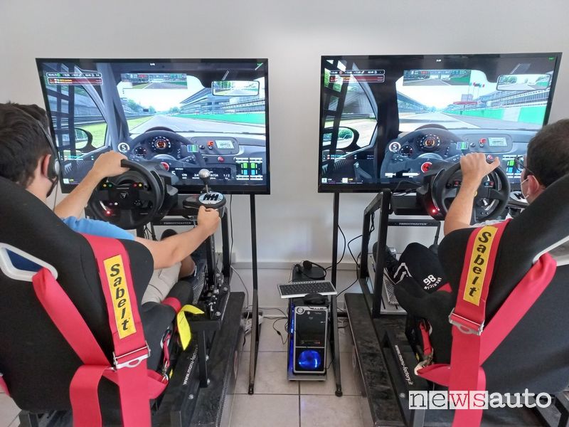 Corsi di guida virtuali per piloti con il simualtore di guida