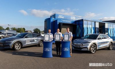 Ricarica rapida auto elettrica, record Ford Mustang Mach-E