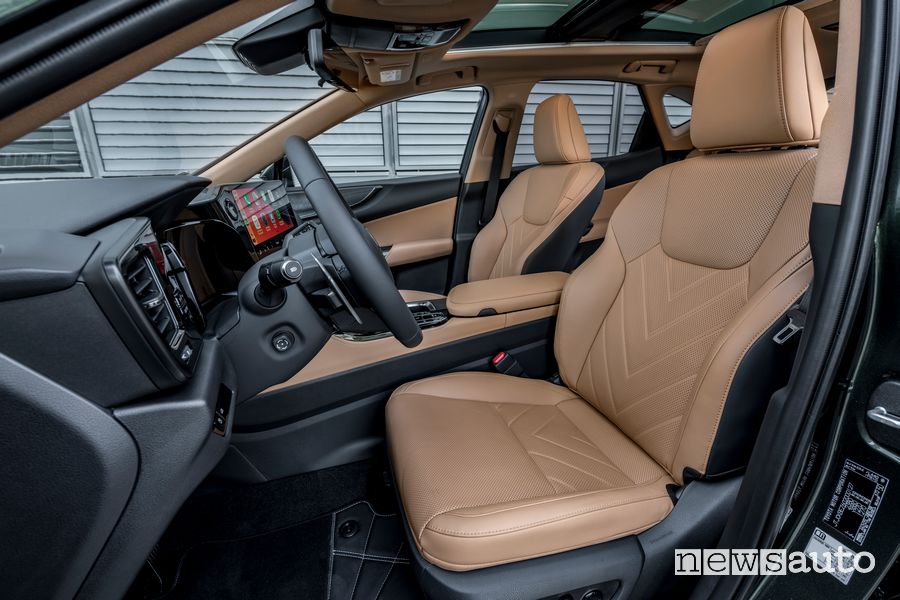 Sedili anteriori abitacolo nuova Lexus NX 350h