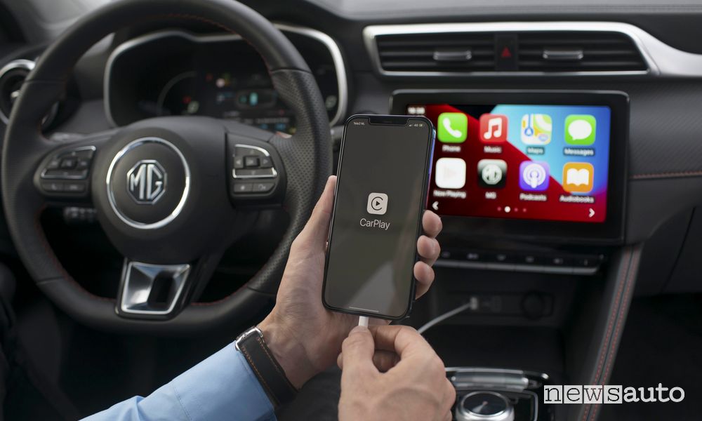 Apple CarPlay infotainment nuova MG ZS EV