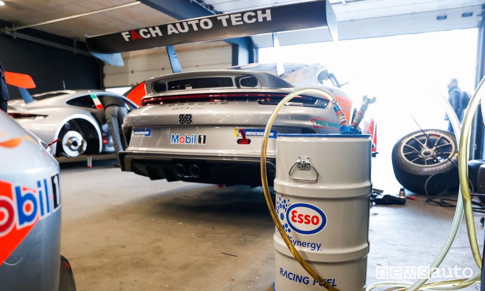E-Fuels Porsche rifornimento auto da gara Porsche
