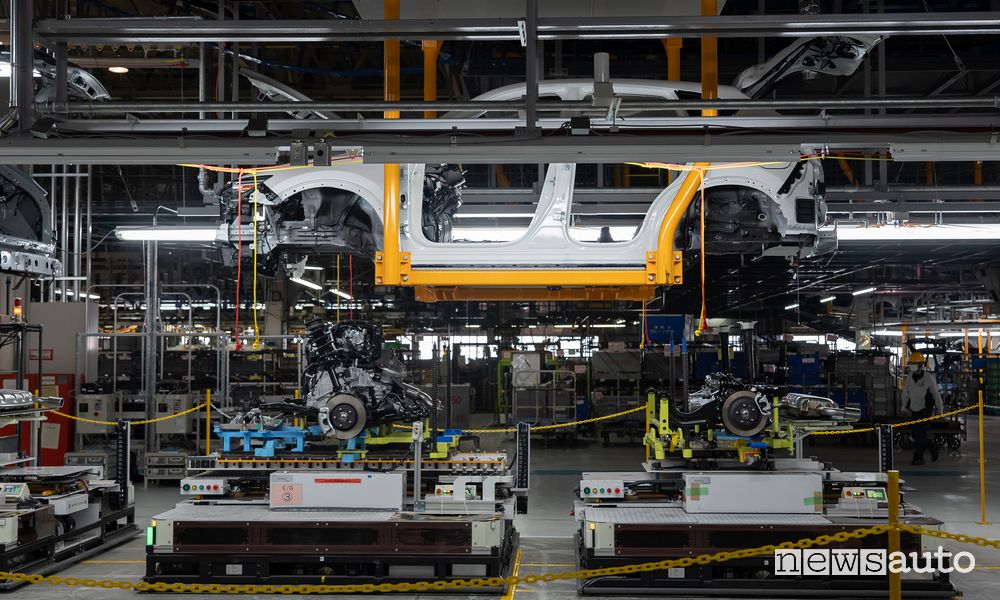 Come viene costruita un auto Mazda nella fabbrica di Hofu  