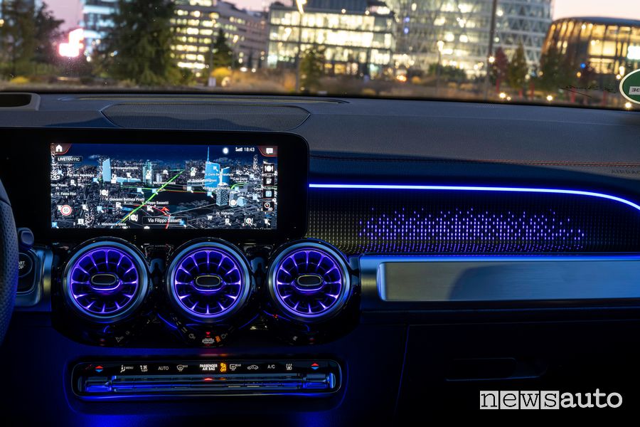 Touchscreen infotainment abitacolo Mercedes-EQ EQB 350 4MATIC