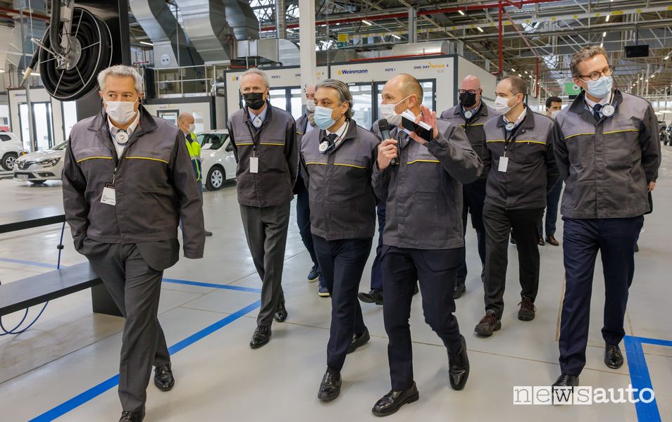 Luca de Meo visita la fabbrica Renault di Flins