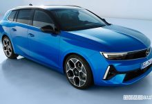 Vista di profilo nuova Opel Astra Sports Tourer