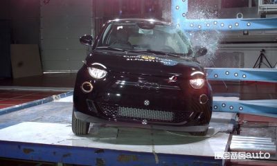 Crash test auto elettrice, 500 a 4 stelle, bocciate Spring e Zoe