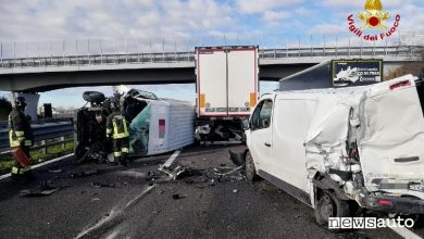 Incidente stradale tra camion in autostrada