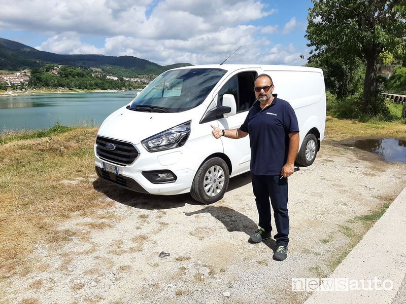 Luigi Sodano prova il Ford Transit Custom Plug-in Hybrid