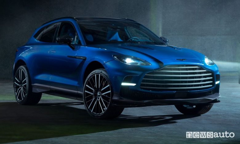Vista di profilo Aston Martin DBX707
