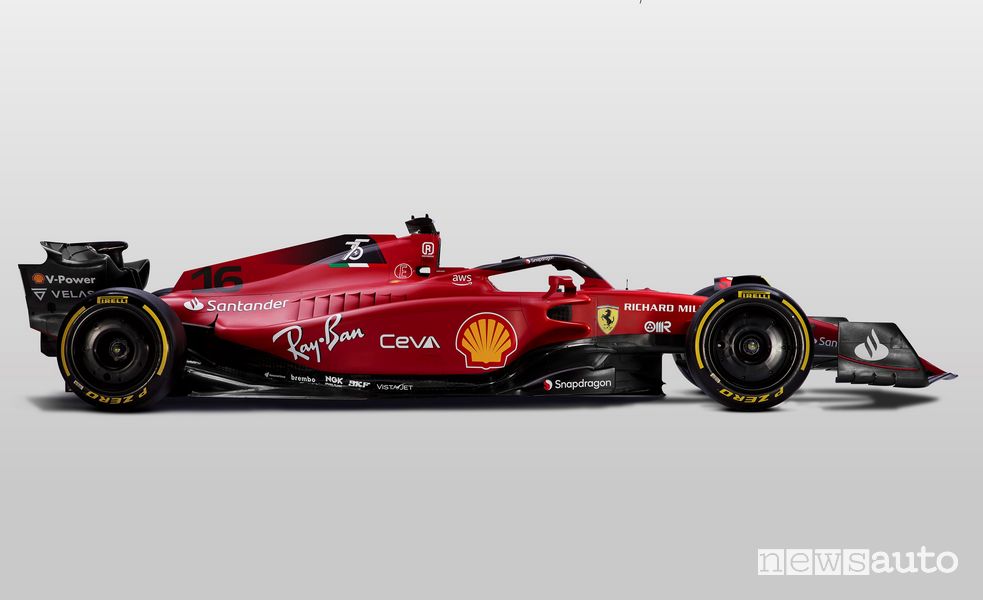 Vista laterale Ferrari F1-75 2022